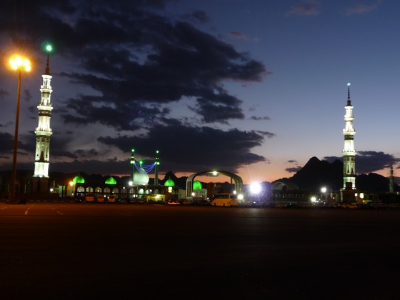 Neues Moscheen- und Institusviertel am Rand von Qom