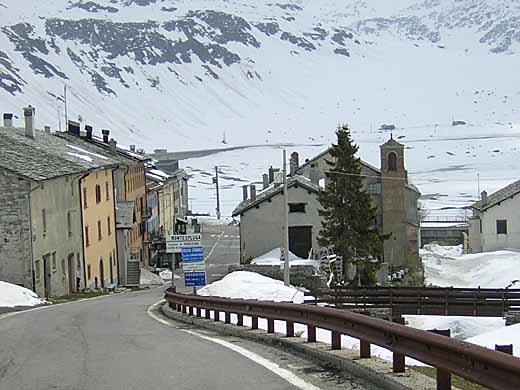 Monte Spluga, erstes italienisches Dorf