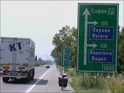 Hier mündet die Autobahn in die Hauptstadt Sofia