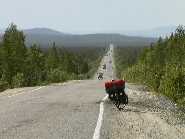Fernstraße durch die Tundra (Bilddatei 56 kb)